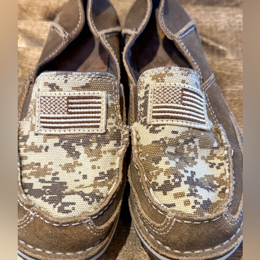 Women 6.5B Ariat Cruiser Patriot Slip On Leather Digital Camo USA America Flag - Picture 2 of 9